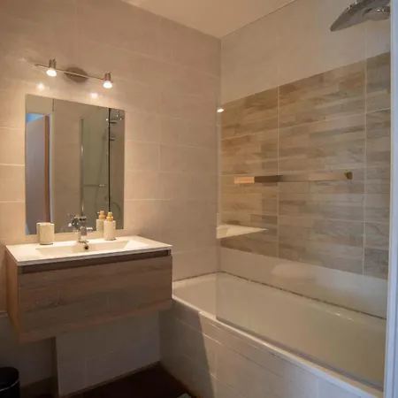 Apartment 64 M2 Bright Well Decorated With Wifi *