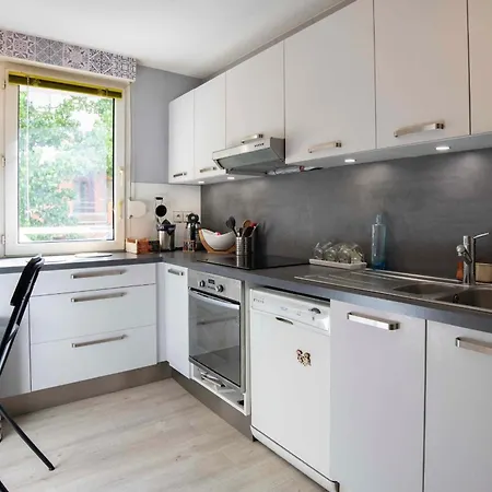 Apartment 64 M2 Bright Well Decorated With Wifi *
